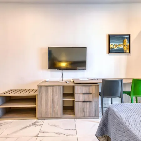 Apartment Stylish In Bay Square 1 *