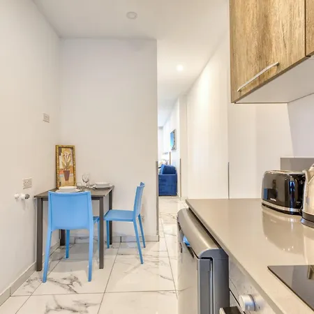 Apartment Stylish In Bay Square *