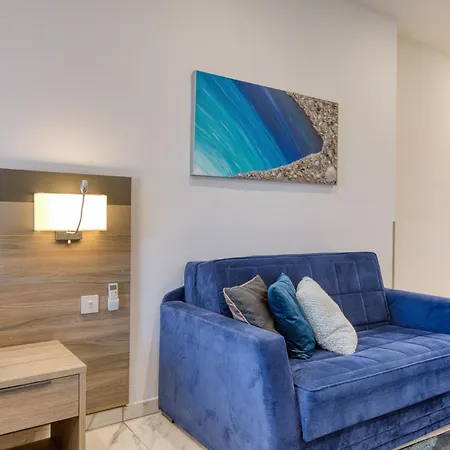 Stylish In Bay Square