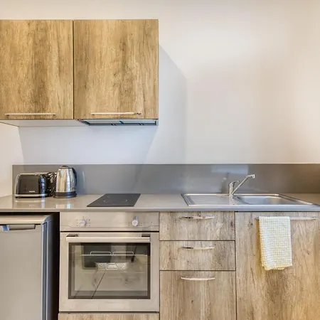 Stylish In Bay Square *