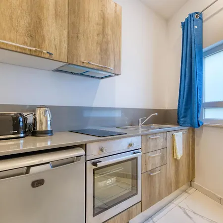 Stylish In Bay Square * St. Paul's Bay