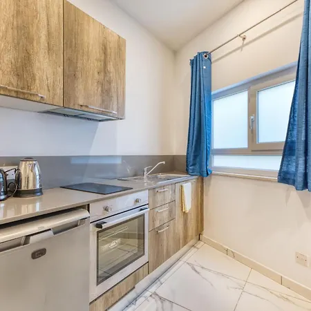 Stylish In Bay Square