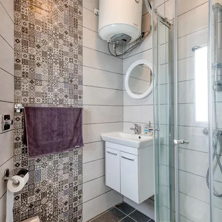 Stylish In Bay Square