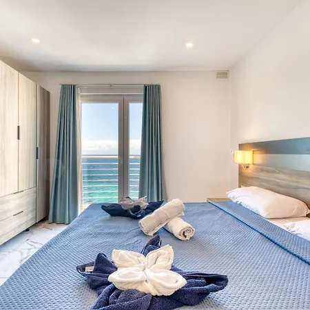 Stylish In Bay Square Apartment