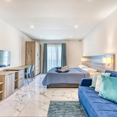 Stylish In Bay Square Apartment *