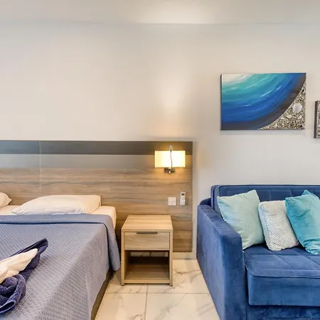 Stylish In Bay Square Apartment *