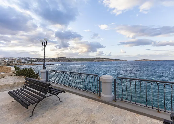 Stylish In Bay Square Apartament