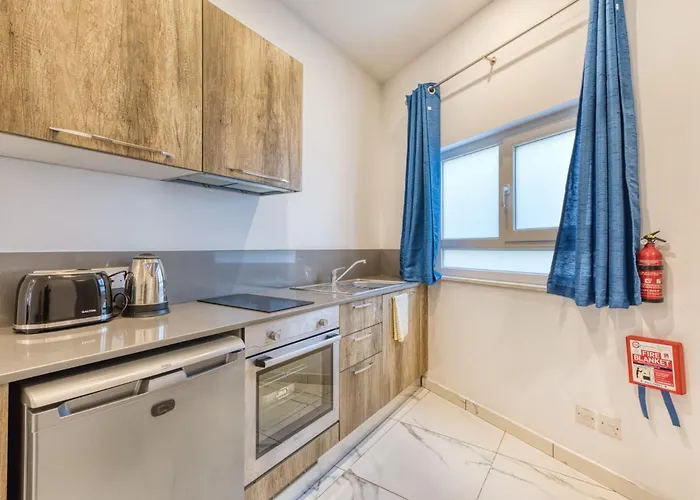 Stylish In Bay Square