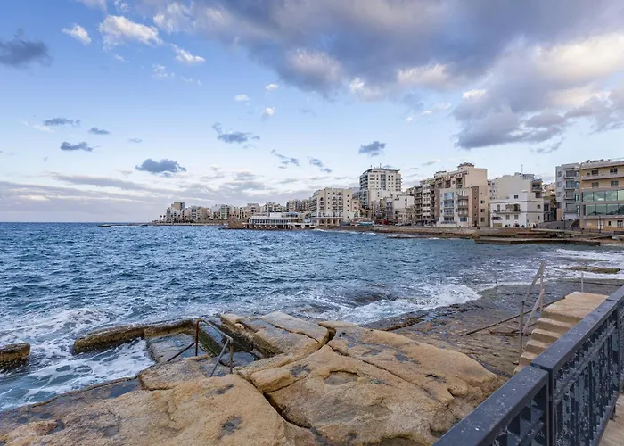 Stylish In Bay Square Appartamento