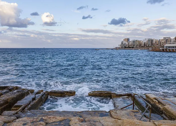 Stylish In Bay Square *