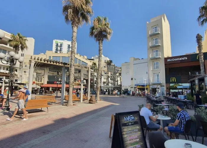 Apartment Stylish In Bay Square
