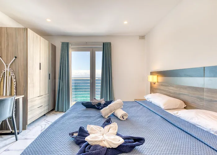 Stylish In Bay Square Apartament