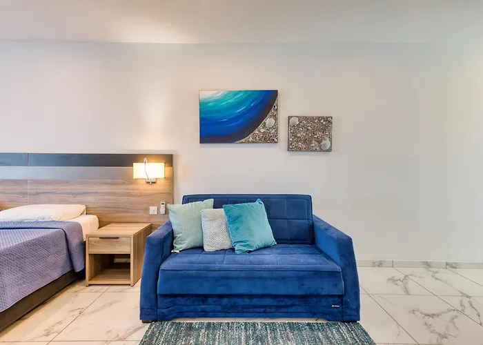 Stylish In Bay Square Apartment *