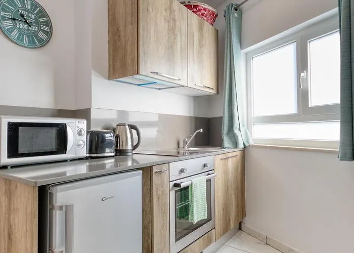 Stylish In Bay Square Apartament