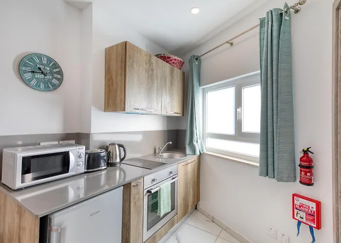 Apartment Stylish In Bay Square *