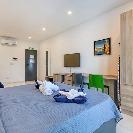 Stylish In Bay Square Сент-Полс-Бей