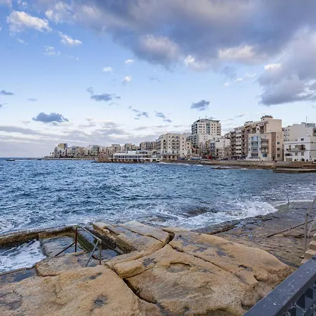 Stylish In Bay Square Апартаменты