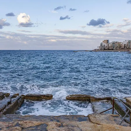 Stylish In Bay Square *