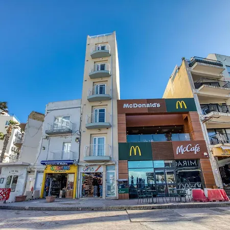 Stylish In Bay Square Апартаменты