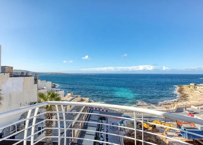 Stylish In Bay Square *